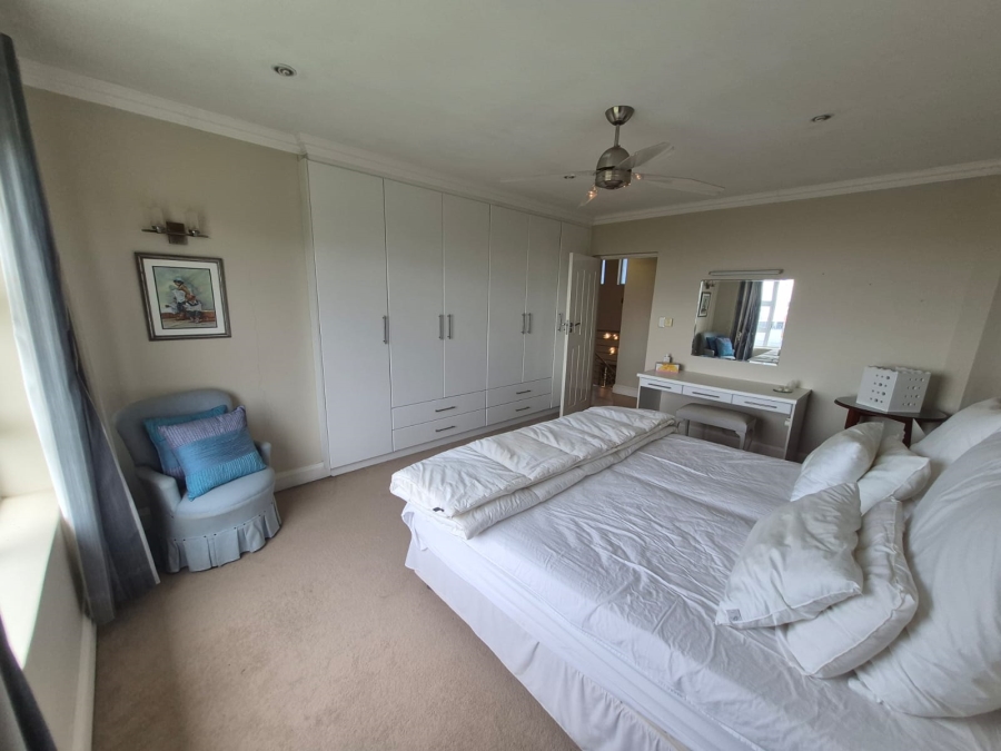 3 Bedroom Property for Sale in Boggomsbaai Western Cape